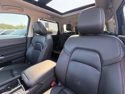 2024 Nissan Pathfinder SL FWD