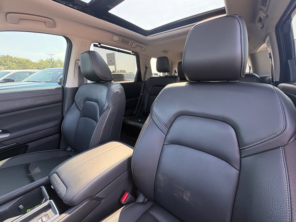 2024 Nissan Pathfinder SL FWD