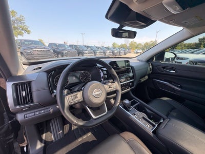 2024 Nissan Pathfinder SL FWD