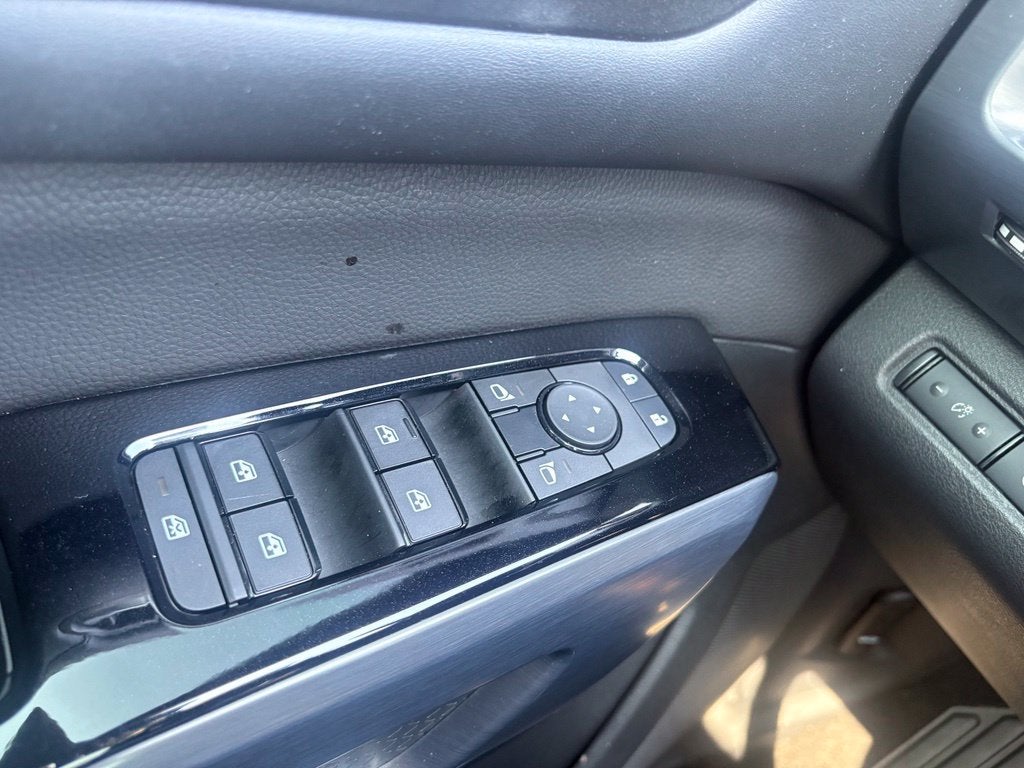 2024 Nissan Pathfinder SL FWD
