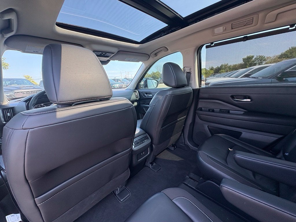 2024 Nissan Pathfinder SL FWD