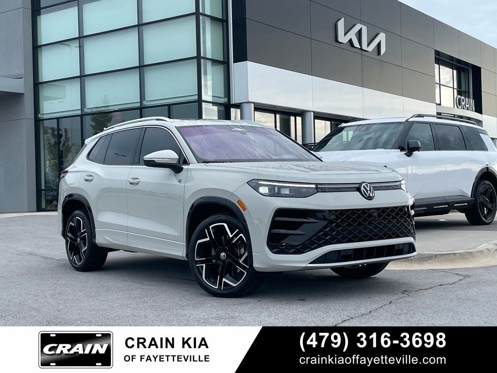 2026 Volkswagen Tiguan SEL R-Line Turbo - HEAD UP DISPLAY / PANORAMIC MOONROOF