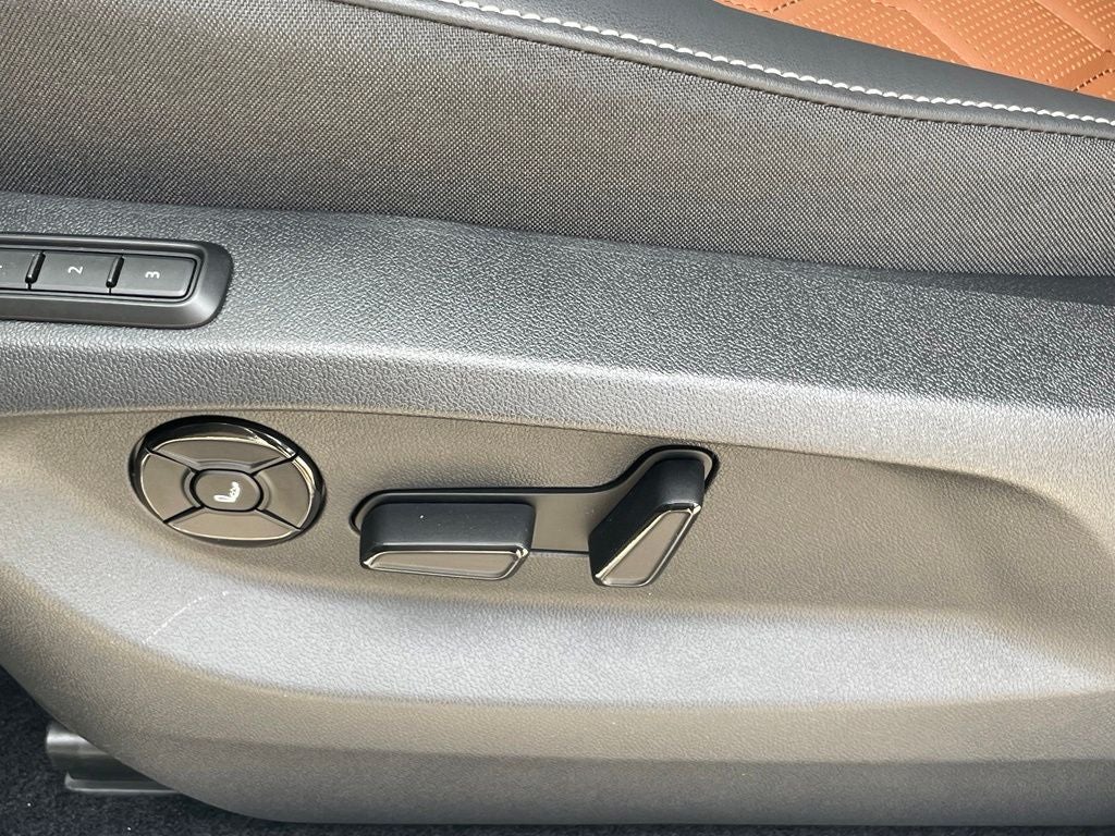 2026 Volkswagen Tiguan SEL R-Line Turbo - HEAD UP DISPLAY / PANORAMIC MOONROOF