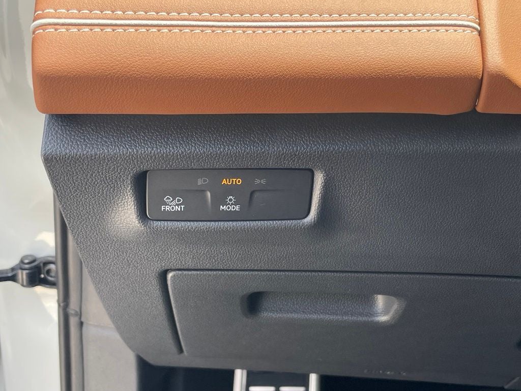 2026 Volkswagen Tiguan SEL R-Line Turbo - HEAD UP DISPLAY / PANORAMIC MOONROOF