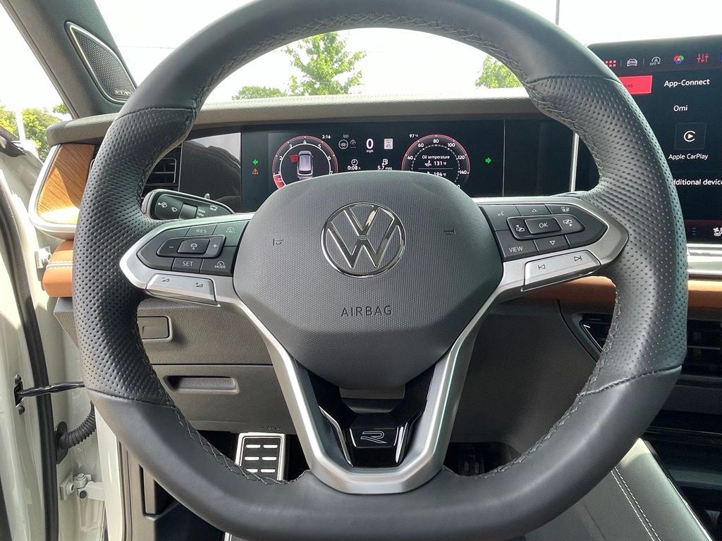 2026 Volkswagen Tiguan SEL R-Line Turbo - HEAD UP DISPLAY / PANORAMIC MOONROOF