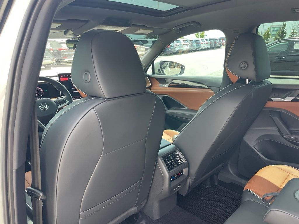 2026 Volkswagen Tiguan SEL R-Line Turbo - HEAD UP DISPLAY / PANORAMIC MOONROOF