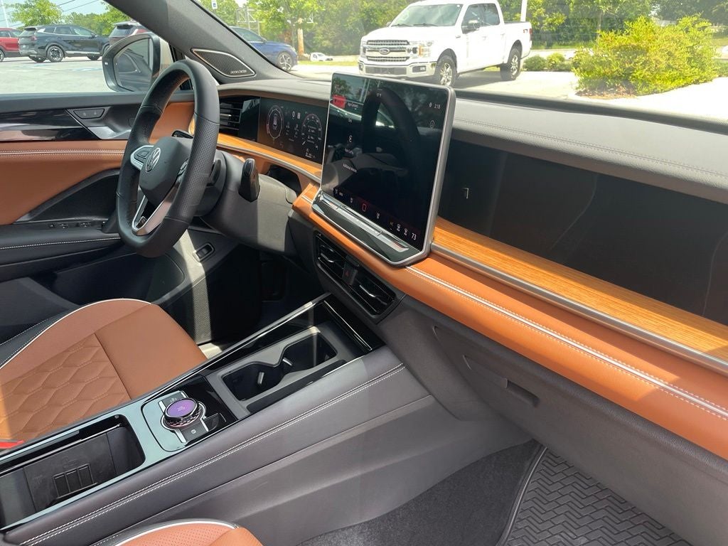 2026 Volkswagen Tiguan SEL R-Line Turbo - HEAD UP DISPLAY / PANORAMIC MOONROOF
