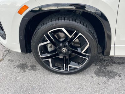 2026 Volkswagen Tiguan SEL R-Line Turbo - HEAD UP DISPLAY / PANORAMIC MOONROOF
