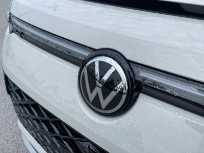 2026 Volkswagen Tiguan SEL R-Line Turbo - HEAD UP DISPLAY / PANORAMIC MOONROOF