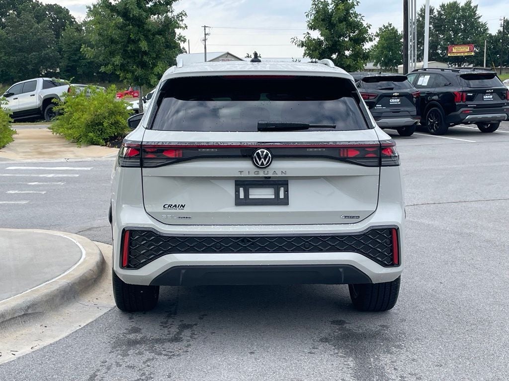 2026 Volkswagen Tiguan SEL R-Line Turbo - HEAD UP DISPLAY / PANORAMIC MOONROOF