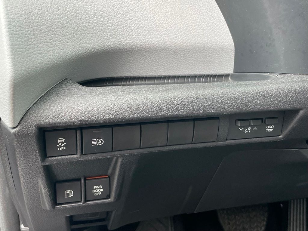 2025 Toyota Sienna LE 8 Passenger - 36 MPG / WIRELESS CARPLAY