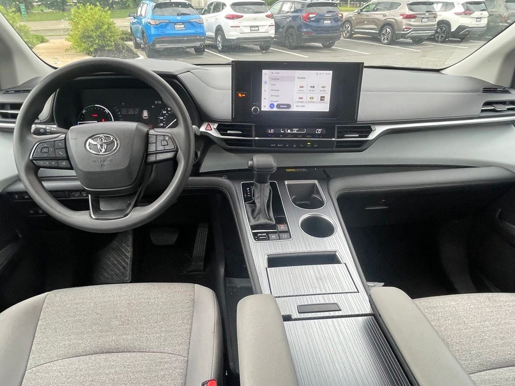 2025 Toyota Sienna LE 8 Passenger - 36 MPG / WIRELESS CARPLAY