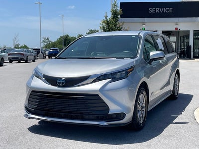 2025 Toyota Sienna LE 8 Passenger - 36 MPG / WIRELESS CARPLAY