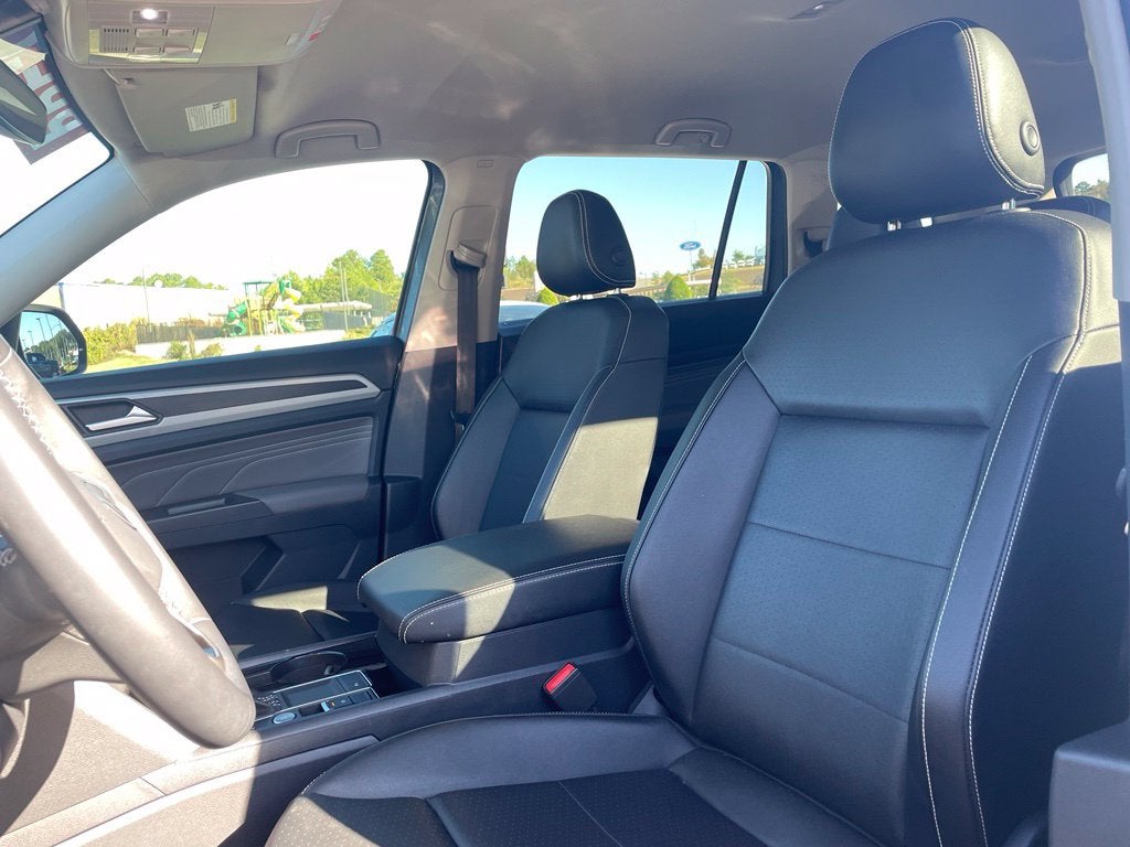 2023 Volkswagen Atlas 2.0T SE w/Technology Clean CarFax, One Owner, Third Row Seat