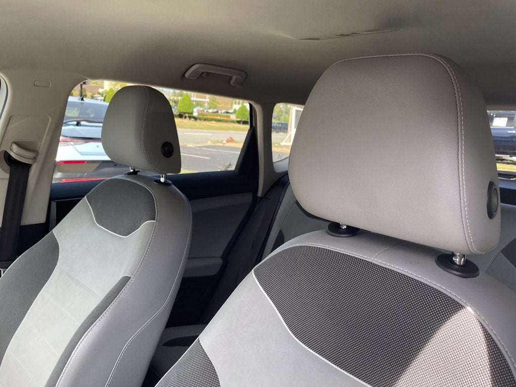 2023 Volkswagen Taos 1.5T SE Clean CarFax, One Owner
