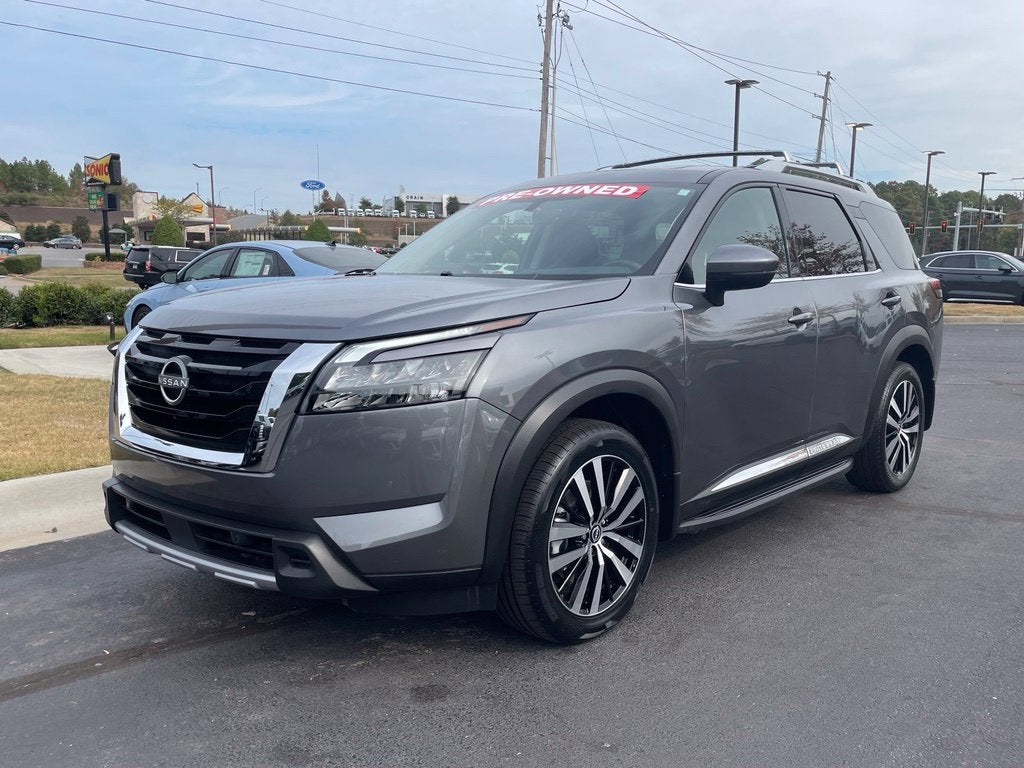2025 Nissan Pathfinder Platinum Pano Roof, Leather, One Owner, Third Row