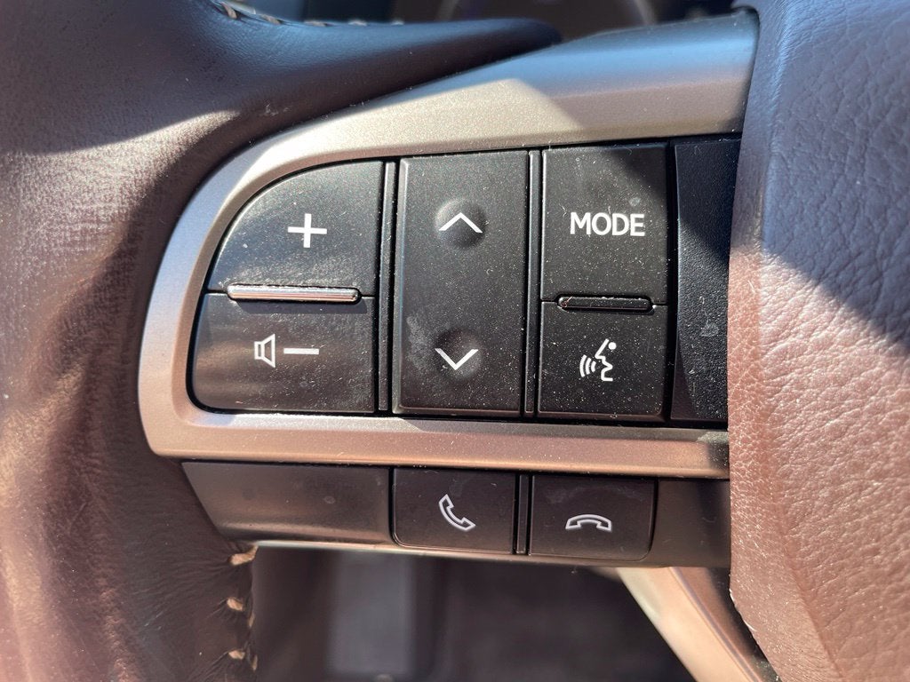 2016 Lexus ES 300h Luxury Pkg, Navi, Adaptive Cruise, Parking Sensors