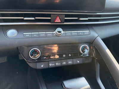 2025 Hyundai Elantra SEL Convenience CLEAN CARFAX 1-OWNER