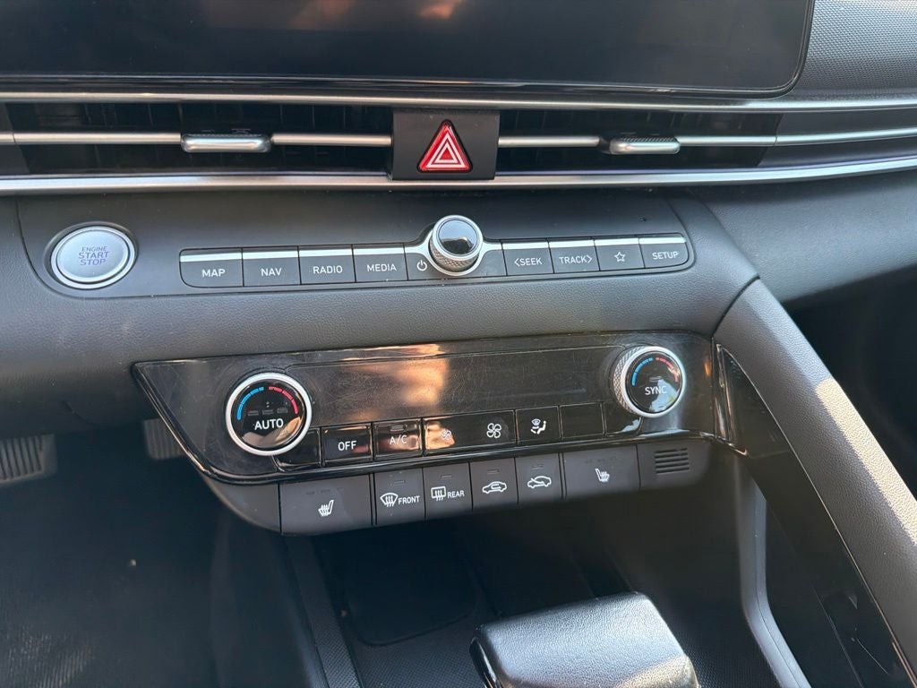2025 Hyundai Elantra SEL Convenience CLEAN CARFAX 1-OWNER