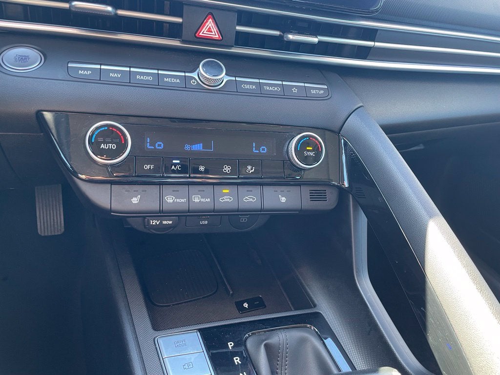 2025 Hyundai Elantra SEL Convenience Moonroof, Clean CarFax, One Owner