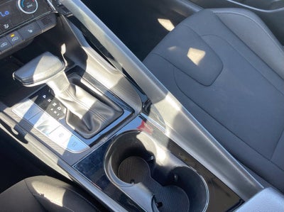 2025 Hyundai Elantra SEL Convenience Moonroof, One Owner