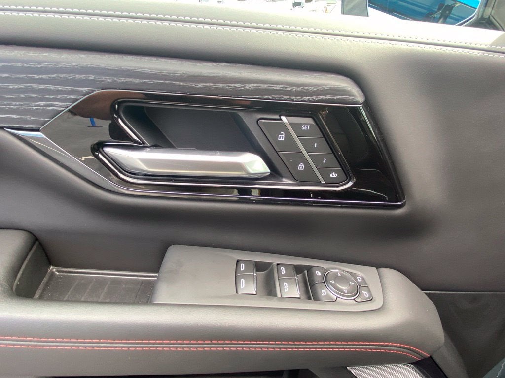 2026 GMC Yukon XL AT4 Ultimate AT4 Black Appearance-Night Vision
