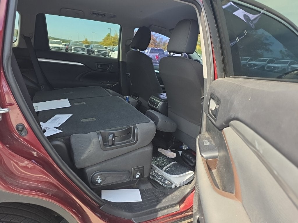 2016 Toyota Highlander LE V6