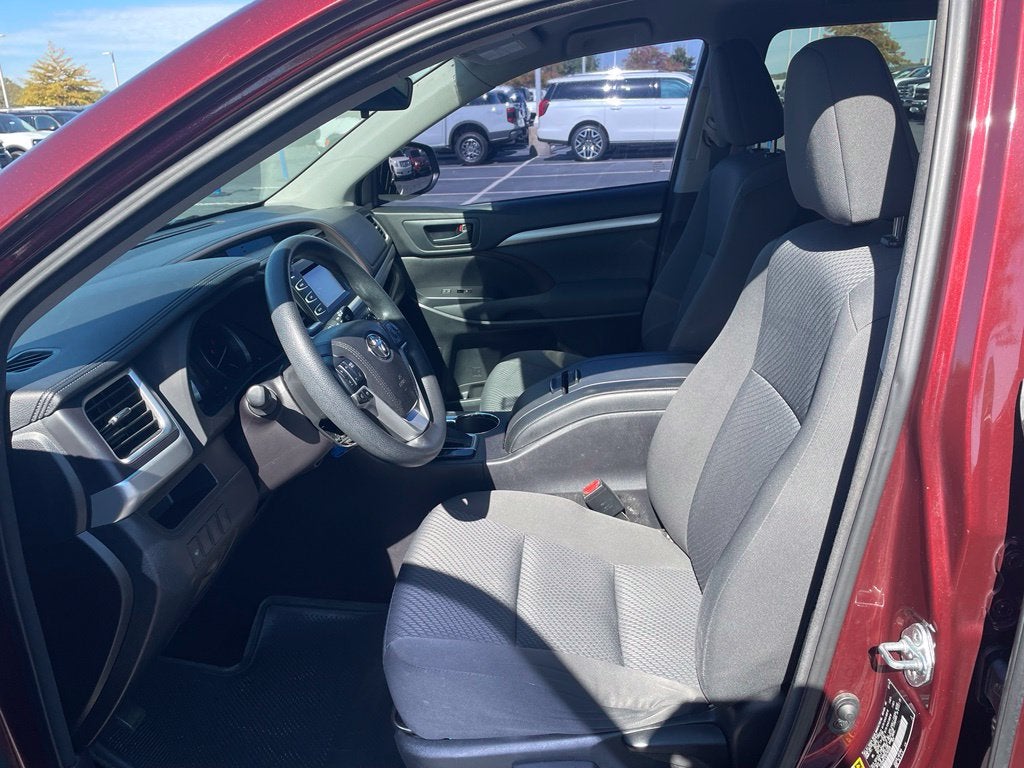 2016 Toyota Highlander LE V6