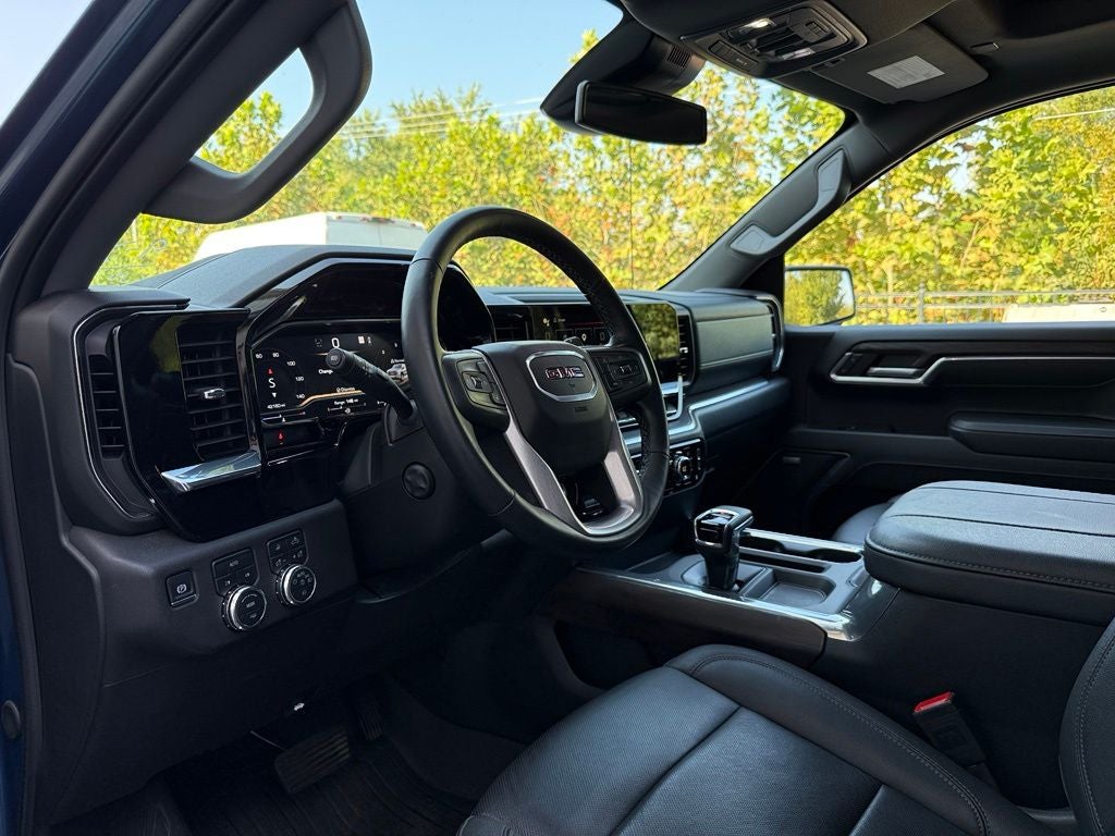 2024 GMC Sierra 1500 SLT - 4WD / CAMPER SHELL / ONE OWNER