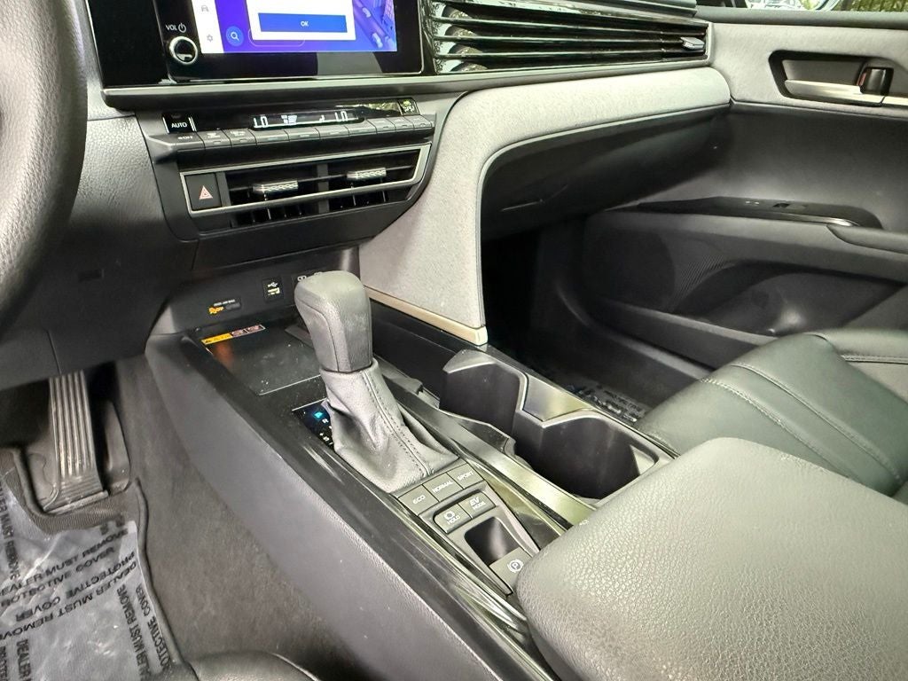 2025 Toyota Camry LE CONVENIENCE PKG / LEATHER!