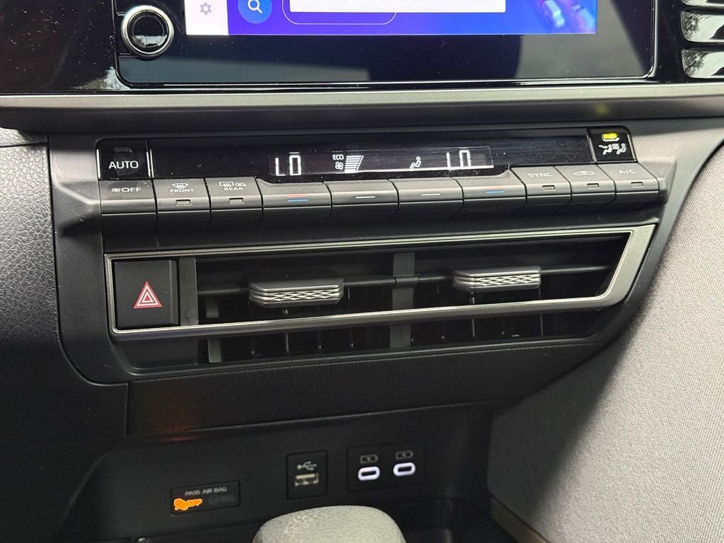 2025 Toyota Camry LE CONVENIENCE PKG / LEATHER!