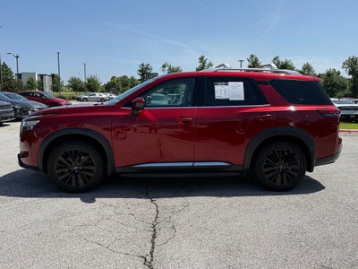 2023 Nissan Pathfinder Platinum