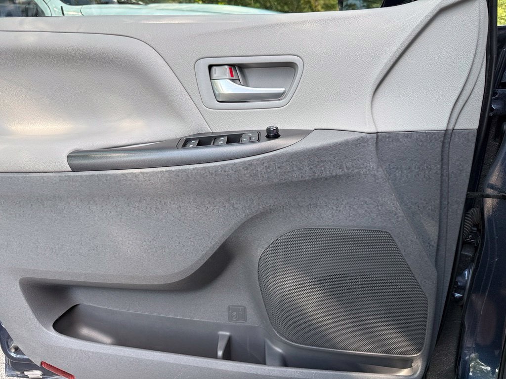 2018 Toyota Sienna LE 8 Passenger