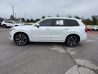 2022 Volvo XC90 T6 Momentum - AWD / PANORAMIC SUNROOF / ONE OWNER