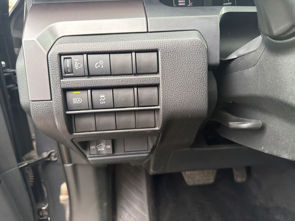 2025 Toyota Tacoma SR5 1-Owner / Clean Carfax