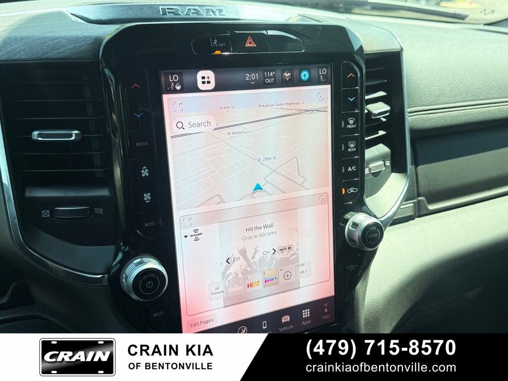 2025 RAM 1500 Laramie - 4WD / CLEAN CARFAX