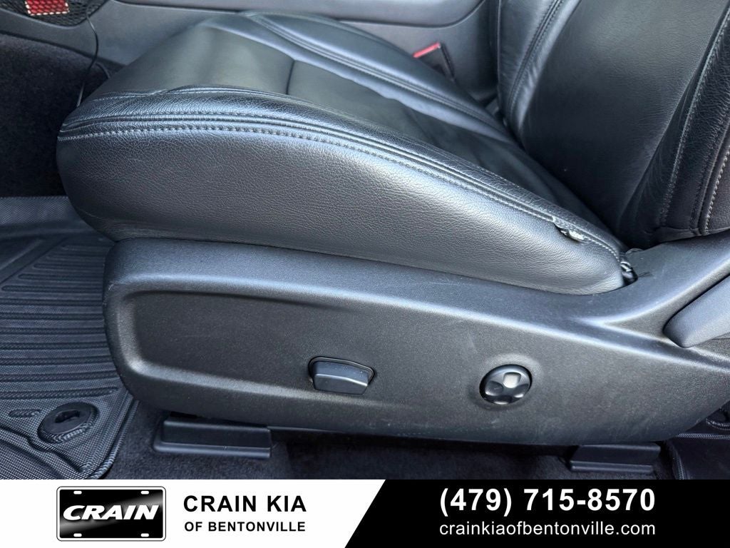 2017 Dodge Challenger R/T - CLEAN CARFAX / SUNROOF