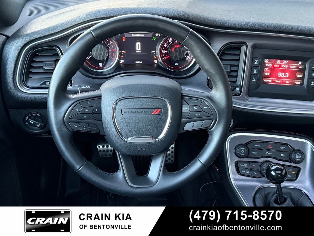 2017 Dodge Challenger R/T - CLEAN CARFAX / SUNROOF