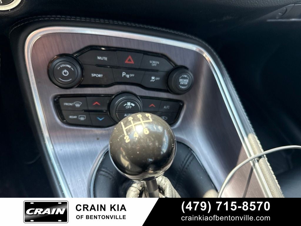 2017 Dodge Challenger R/T - CLEAN CARFAX / SUNROOF
