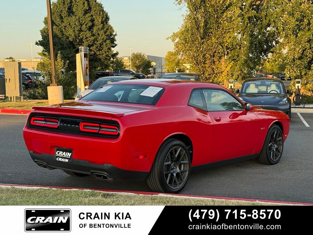 2017 Dodge Challenger R/T - CLEAN CARFAX / SUNROOF