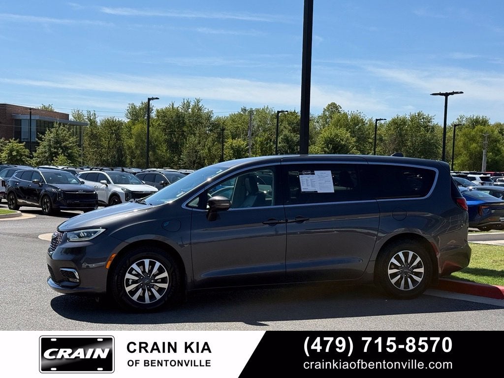 2022 Chrysler Pacifica Hybrid Touring L - CLEAN CARFAX / ONE OWNER