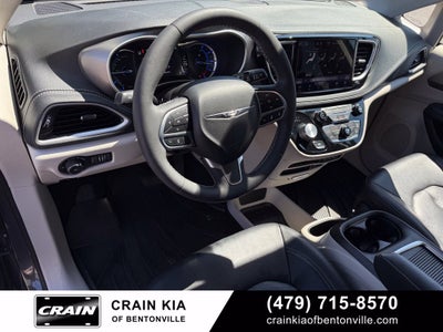 2022 Chrysler Pacifica Hybrid Touring L - CLEAN CARFAX / ONE OWNER