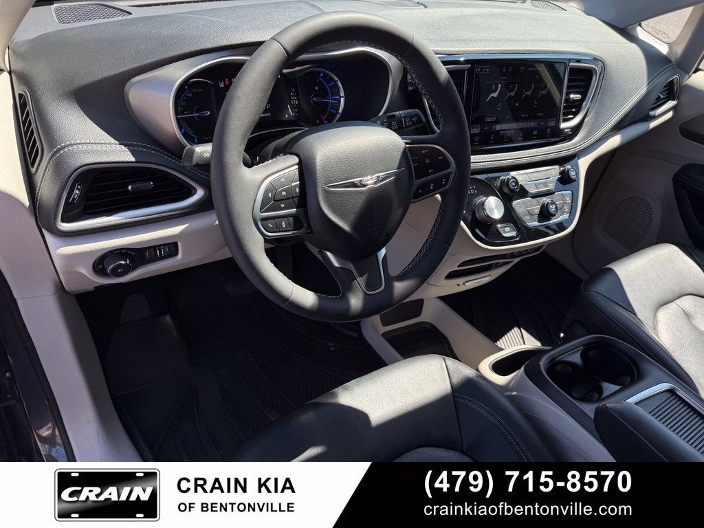 2022 Chrysler Pacifica Hybrid Touring L - CLEAN CARFAX / ONE OWNER