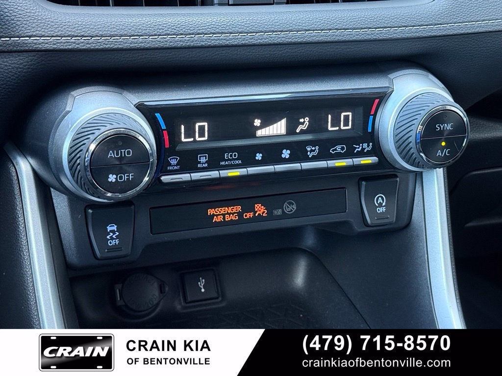 2022 Toyota RAV4 XLE - AWD / CLEAN CARFAX