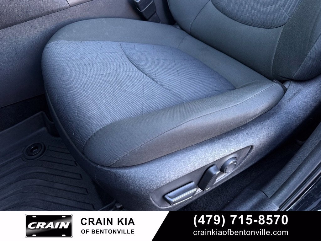 2022 Toyota RAV4 XLE - AWD / CLEAN CARFAX