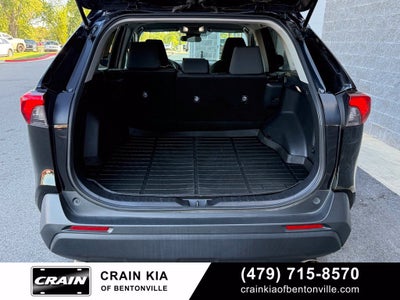 2022 Toyota RAV4 XLE - AWD / CLEAN CARFAX