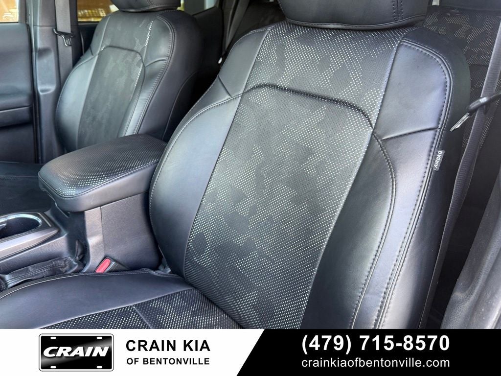 2017 Toyota Tacoma TRD Sport V6 - 4WD / CLEAN CARFAX / LIFTED!