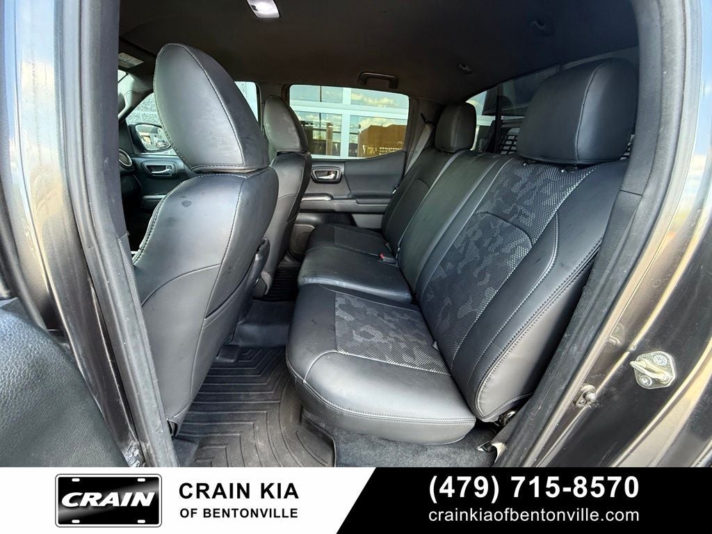 2017 Toyota Tacoma TRD Sport V6 - 4WD / CLEAN CARFAX / LIFTED!