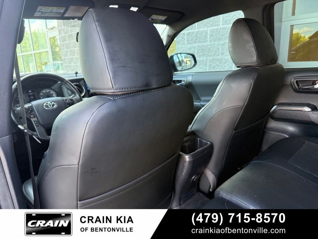 2017 Toyota Tacoma TRD Sport V6 - 4WD / CLEAN CARFAX / LIFTED!