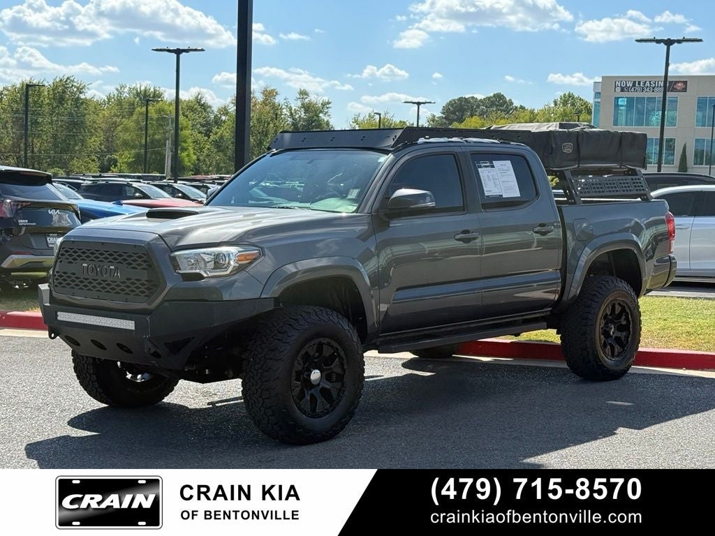 2017 Toyota Tacoma TRD Sport V6 - 4WD / CLEAN CARFAX / LIFTED!